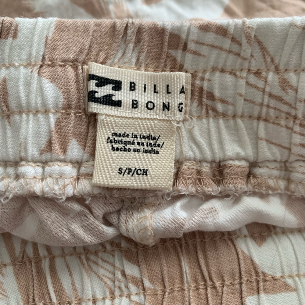 Billabong Leaf shorts size S - Picture 3 of 4